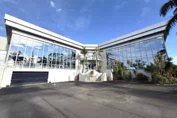 Bright & Lively Office Opportunity