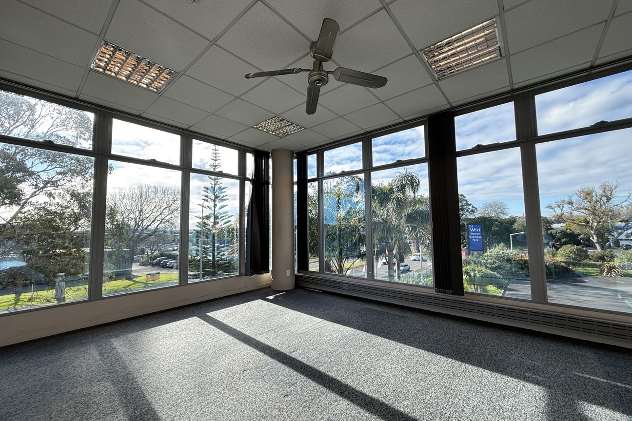 Bright & Lively Office Opportunity - Widok 5