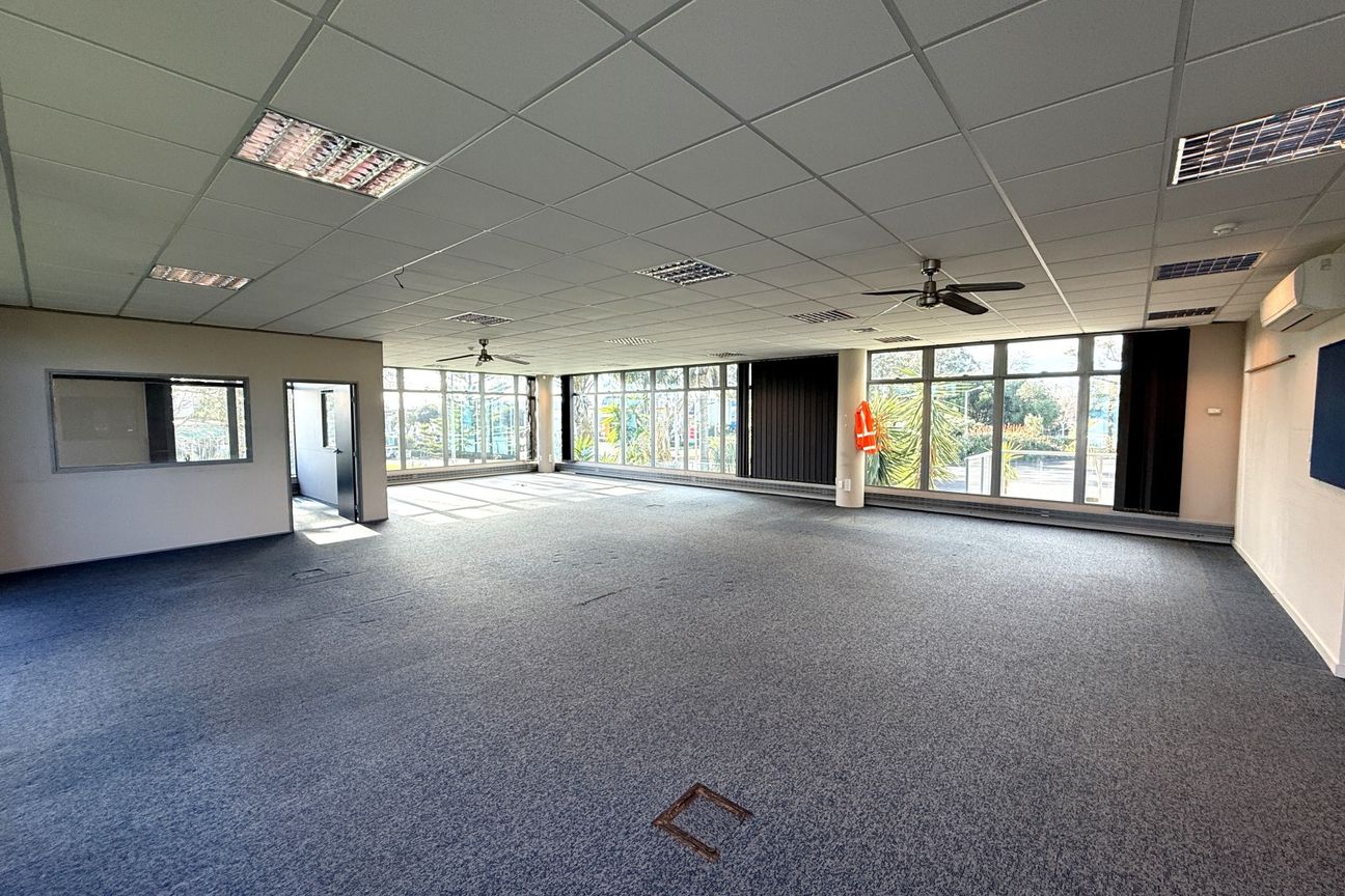 Bright & Lively Office Opportunity - Widok 3