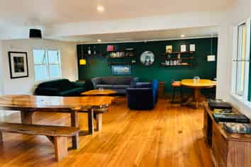 FOR SALE Pickled Parrot Backpackers Hostel, Paihia