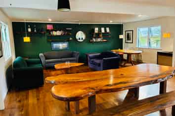 FOR SALE Pickled Parrot Backpackers Hostel, Paihia