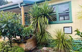 FOR SALE Pickled Parrot Backpackers Hostel, Paihia