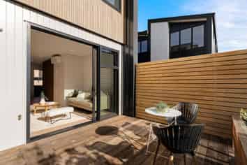 7/152 The Parade, Island Bay