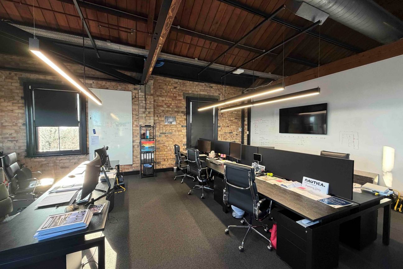 CHARACTER OFFICE WITH AMPLE PARKING - Vista 6