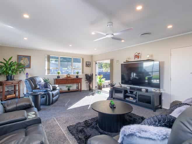 5A Fremont Grove, Totara Park