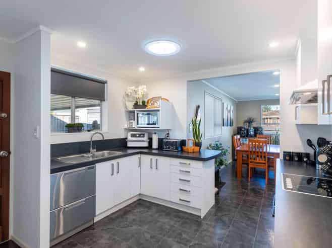 5A Fremont Grove, Totara Park