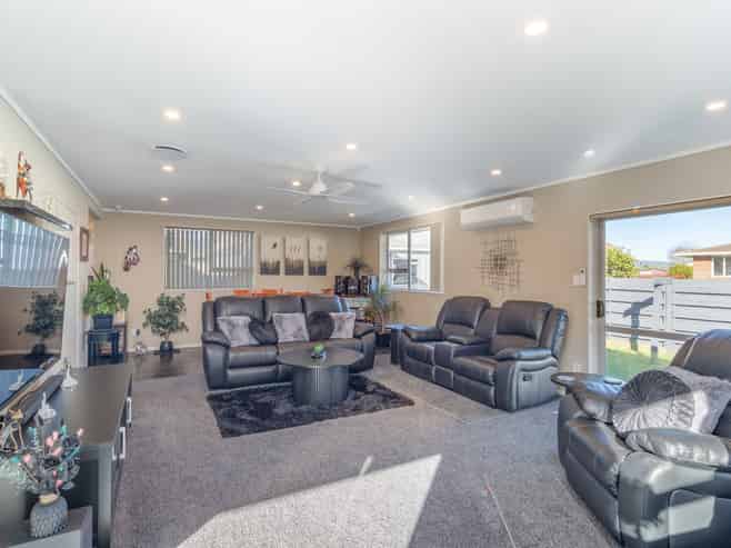 5A Fremont Grove, Totara Park