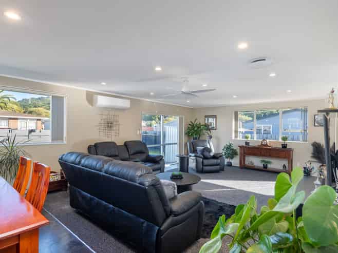 5A Fremont Grove, Totara Park