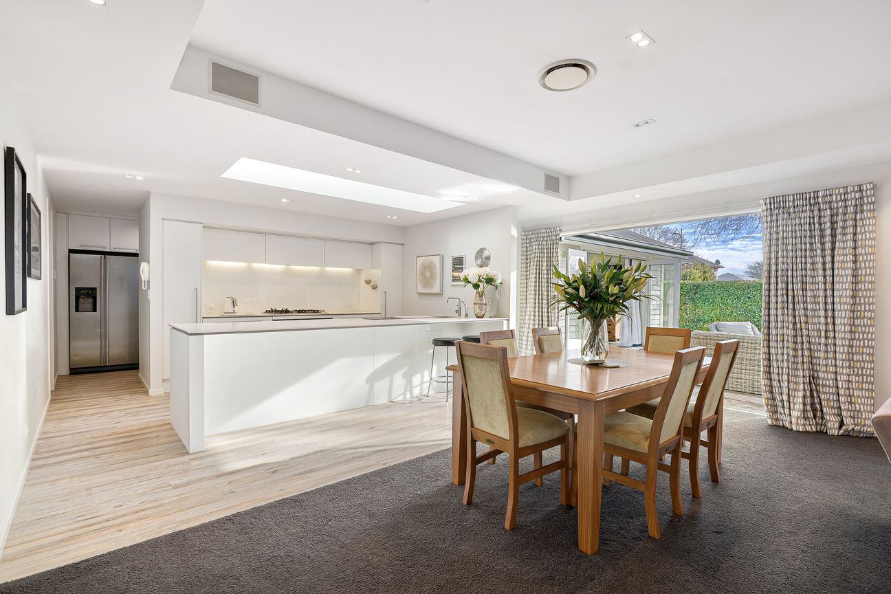 Single Level, Oversized Stunner! - Ansicht 6