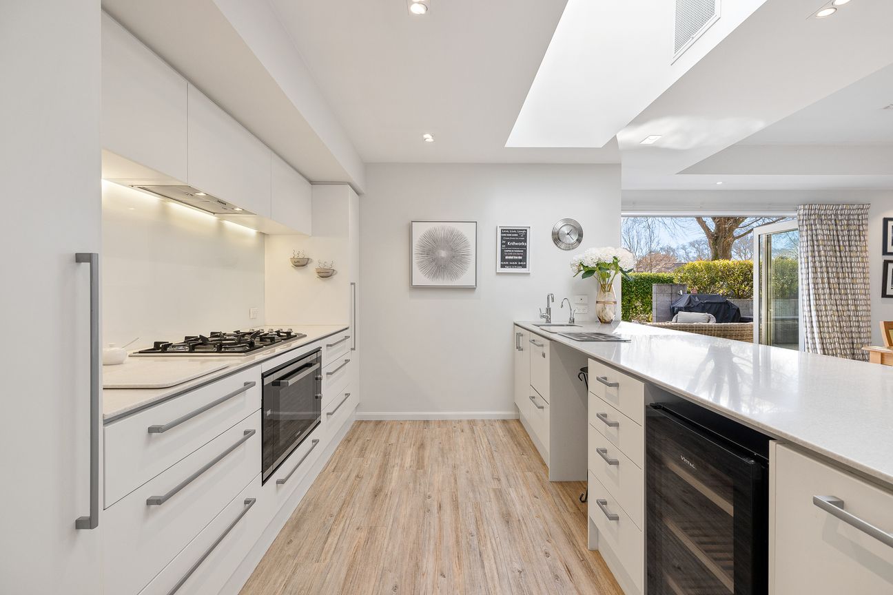 Single Level, Oversized Stunner! - Ansicht 2