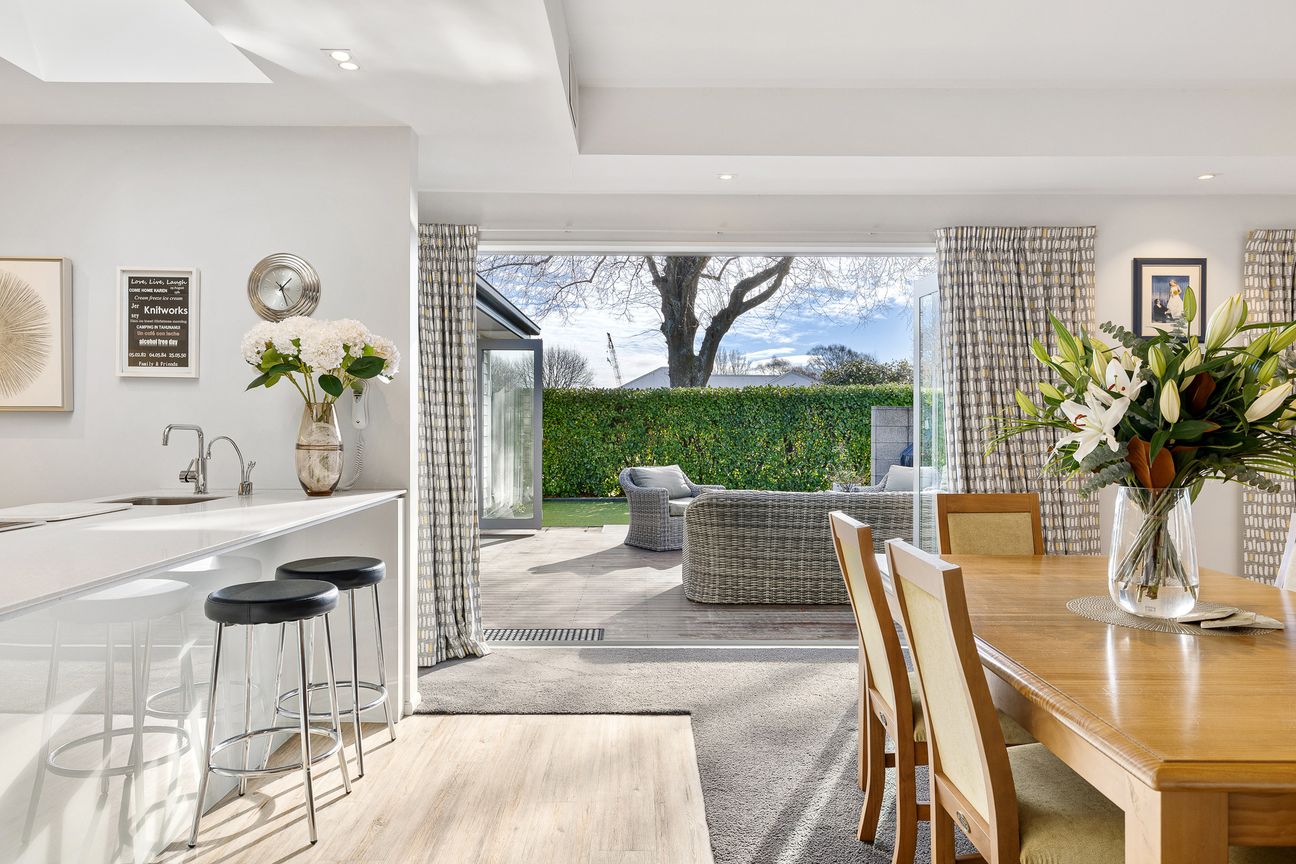 Single Level, Oversized Stunner! - Ansicht 5