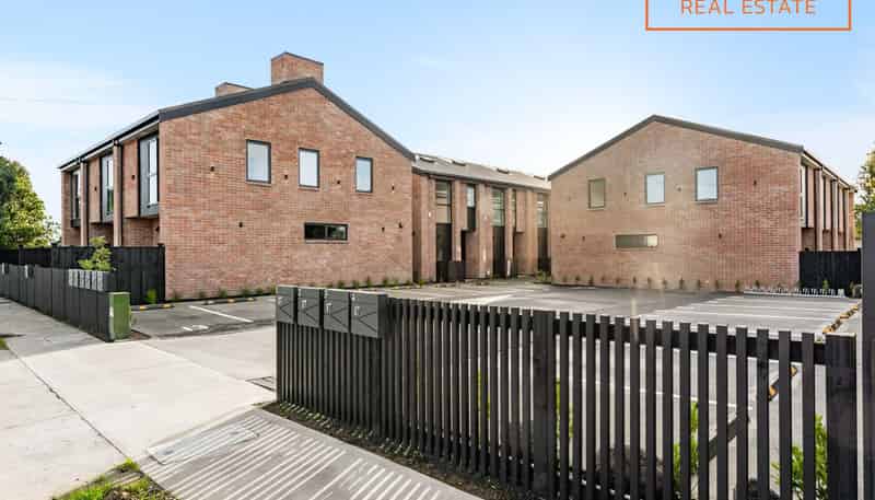 8/17 Matapouri Road, Mangere Bridge