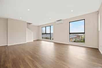 8/88 Te Atatu Road, Te Atatu South
