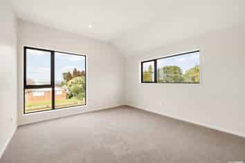 8/88 Te Atatu Road, Te Atatu South