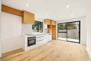 8/88 Te Atatu Road, Te Atatu South