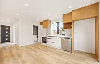 8/88 Te Atatu Road, Te Atatu South