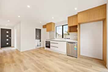 8/88 Te Atatu Road, Te Atatu South