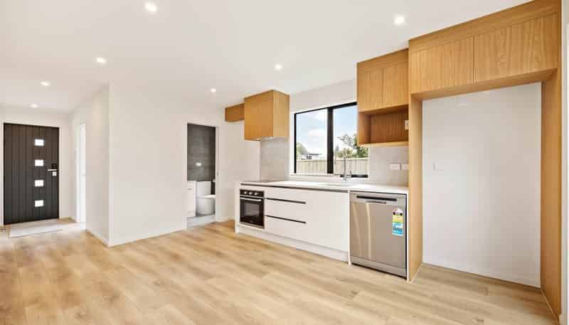8/88 Te Atatu Road, Te Atatu South