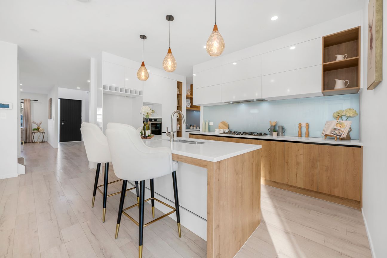Spacious Dual-Living Masterpiece in MissionHeights - Aanzicht 6