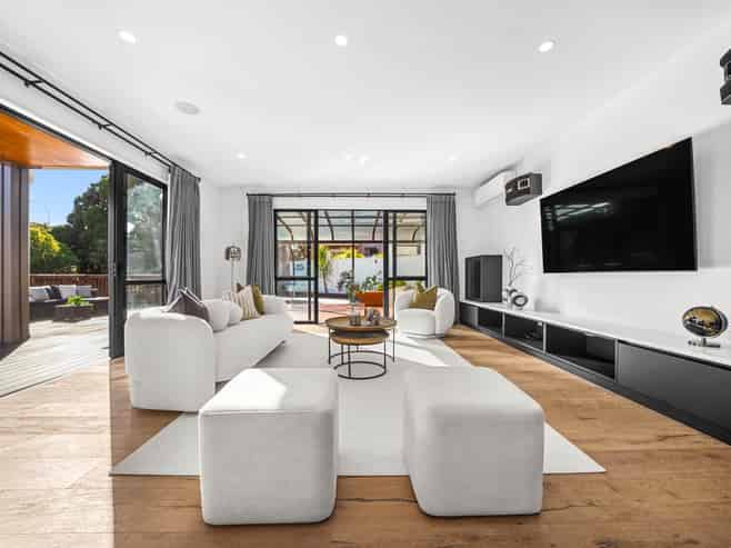 9 Wyon Way, Flat Bush