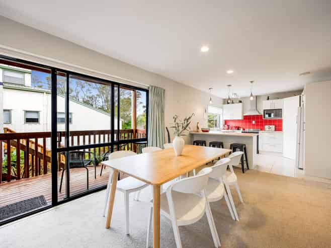 10B Elliston Crescent, Stanmore Bay