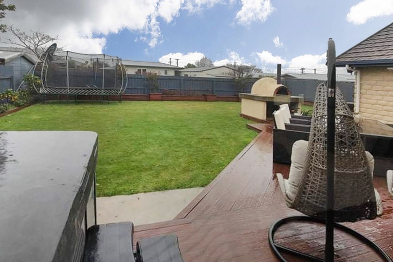 Spacious Five Bedroom Home , Perfect for Modern Family Living - Още