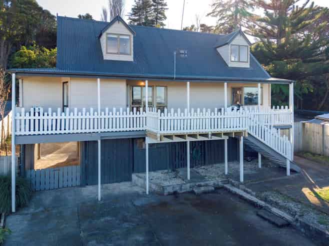 17 Mountain Road, Western Heights