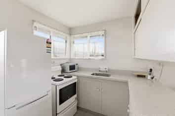 2/12 Bayswater Crescent, Bromley
