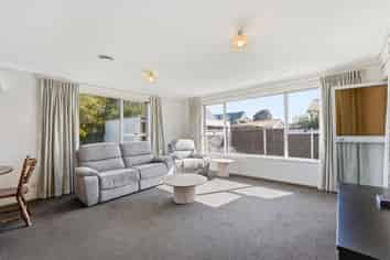 2/12 Bayswater Crescent, Bromley