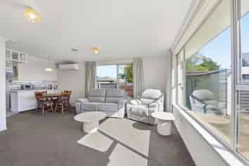 2/12 Bayswater Crescent, Bromley