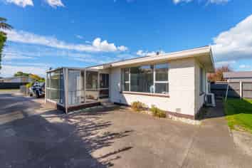 2/12 Bayswater Crescent, Bromley