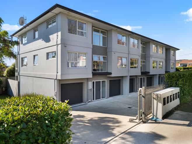 2/23 Wellington Street, Papakura