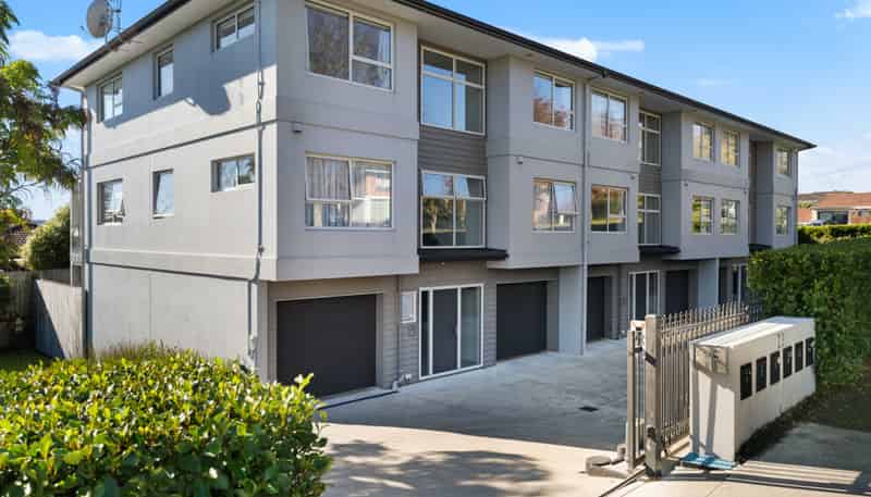 2/23 Wellington Street, Papakura