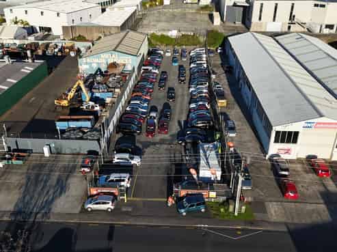 1,619sqm secure car yard