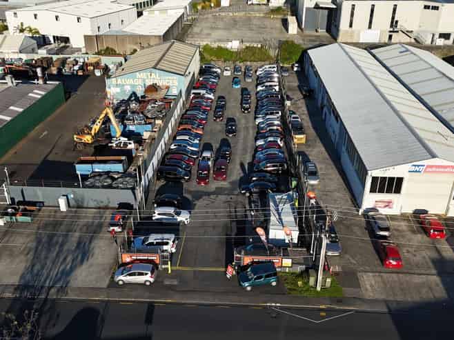1,138 sqm secure car yard