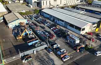 1,138 sqm secure car yard