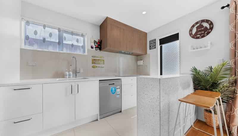 42 Kahui Parade, Karaka