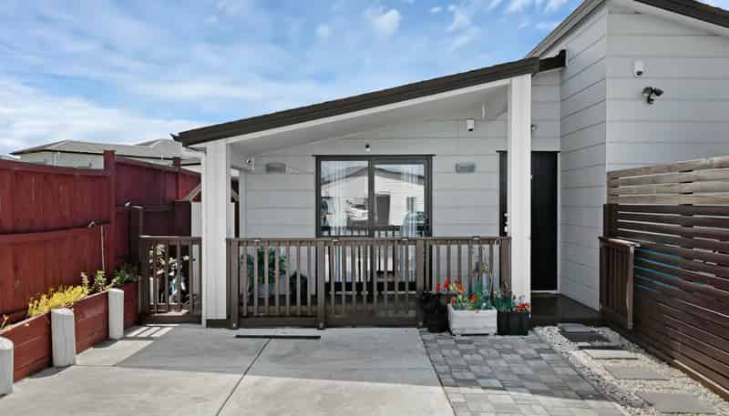 42 Kahui Parade, Karaka