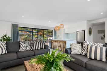 10 Grampian Oaks Lane, Nelson South