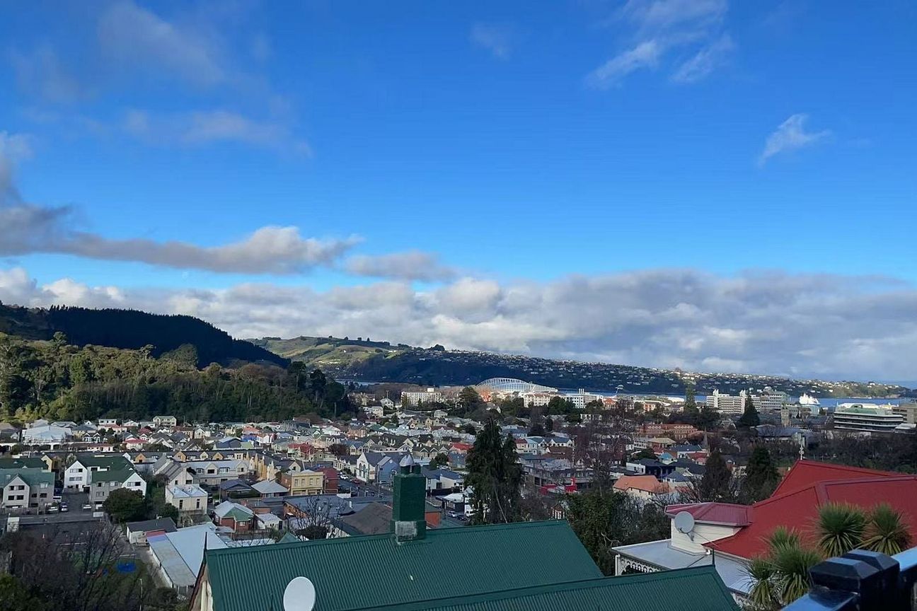 6 Bedroom 2 Bathroom House for Rent - Vista 2