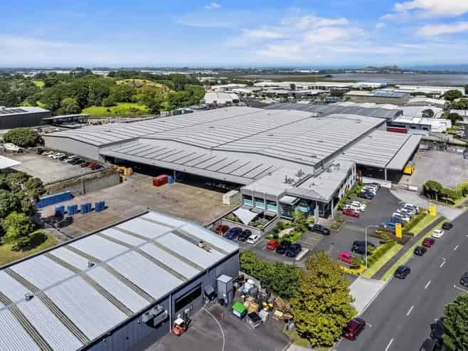 14,900sqm Warehouse + Corporate HQ
