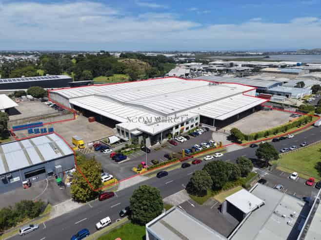 14,900sqm Warehouse + Corporate HQ