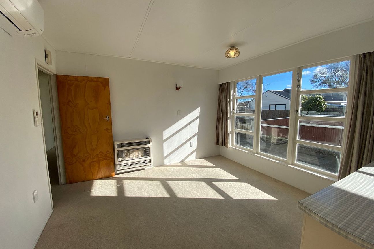 Sunny spacious home with great garaging! - Ansicht 5