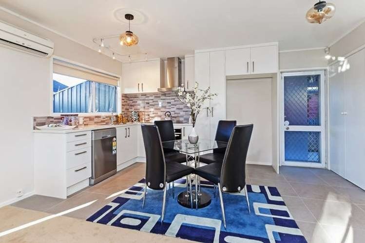 New Lynn 3 Bedroom House Available for Rent - Meer