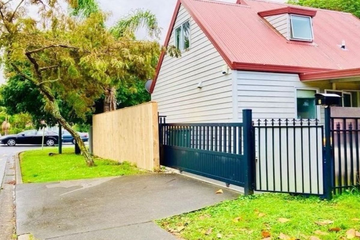 New Lynn 3 Bedroom House Available for Rent - Aanzicht 2