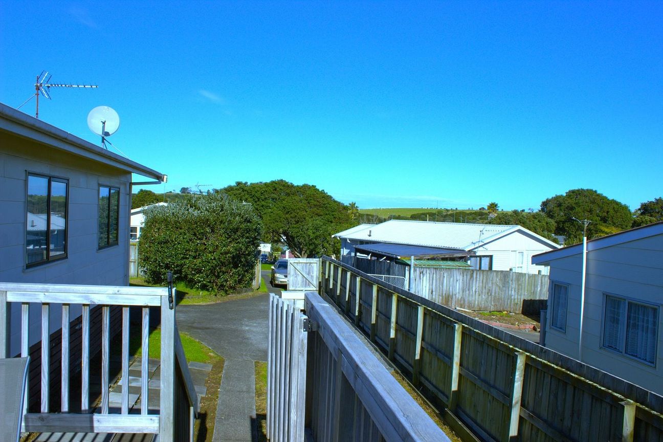 Warm, Dry, Quiet, Fully Fenced with Large Gate. – pohled 2