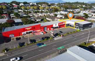 Trade or Bulk Retail with Basement Warehouse
