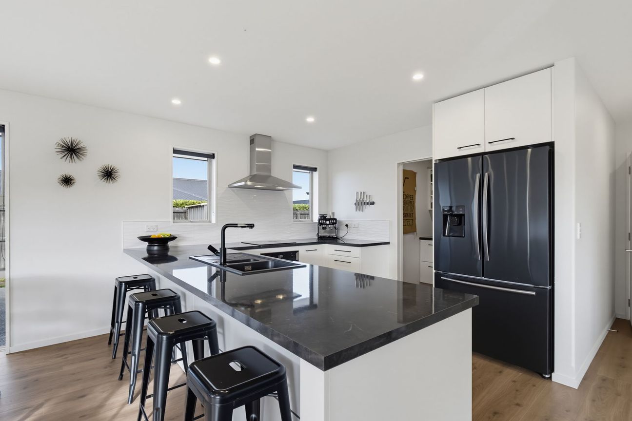 Triple Garage, Great Parking, Easy Living – pohled 3