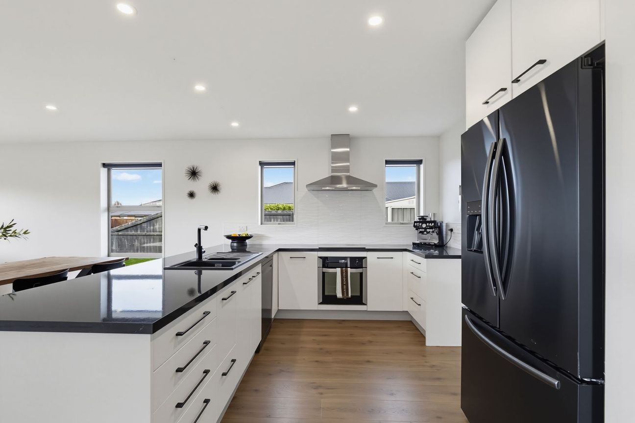 Triple Garage, Great Parking, Easy Living – pohled 4