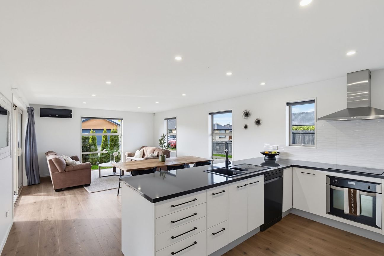 Triple Garage, Great Parking, Easy Living – pohled 6